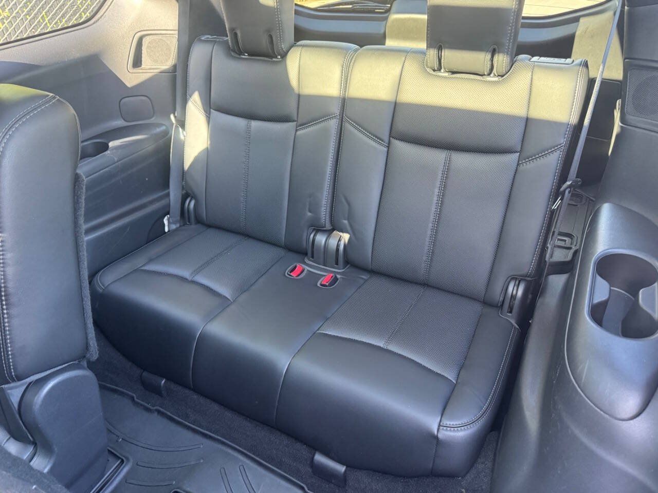 Used 2015 Nissan Pathfinder Platinum w/ Family Entertainment Package FWD image 12