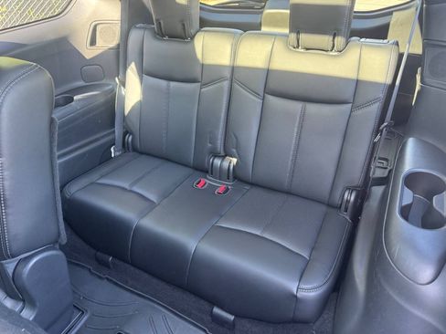 Used 2015 Nissan Pathfinder Platinum w/ Family Entertainment Package FWD image 12