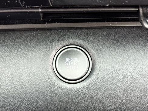 Used 2025 Hyundai Elantra Sport FWD image 8