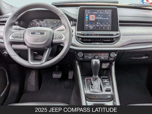 Used 2025 Jeep Compass Latitude AWD/4WD image 13