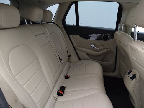 Used 2019 Mercedes-Benz GLC 300 4MATIC w/ Premium Package image 19