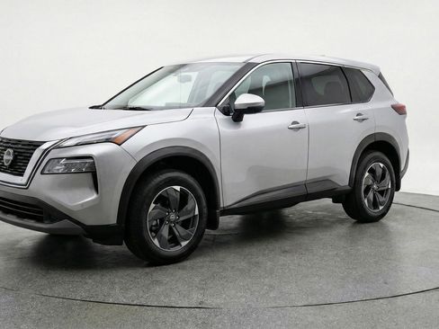 Used 2025 Nissan Rogue SV FWD image 3