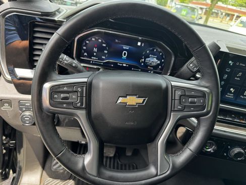 Used 2023 Chevrolet Silverado 1500 LT AWD/4WD image 17