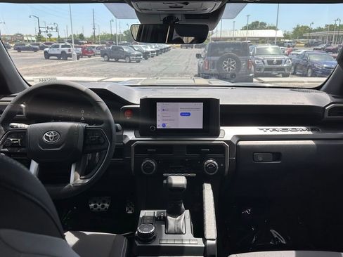 Used 2025 Toyota Tacoma TRD Sport AWD/4WD image 38