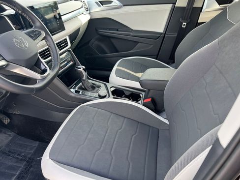 Used 2025 Volkswagen Taos SE w/ Panoramic Sunroof Package AWD/4WD image 10