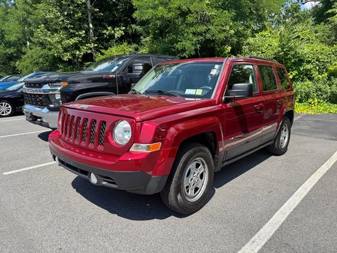 Used 2016 Jeep Patriot Sport w/ Power Value Group FWD image 3