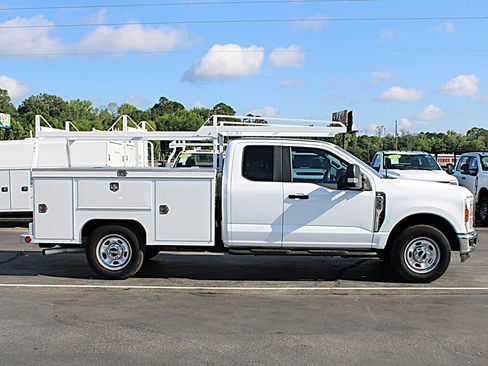 Used 2024 Ford F350 XL w/ XL Chrome Package RWD image 9