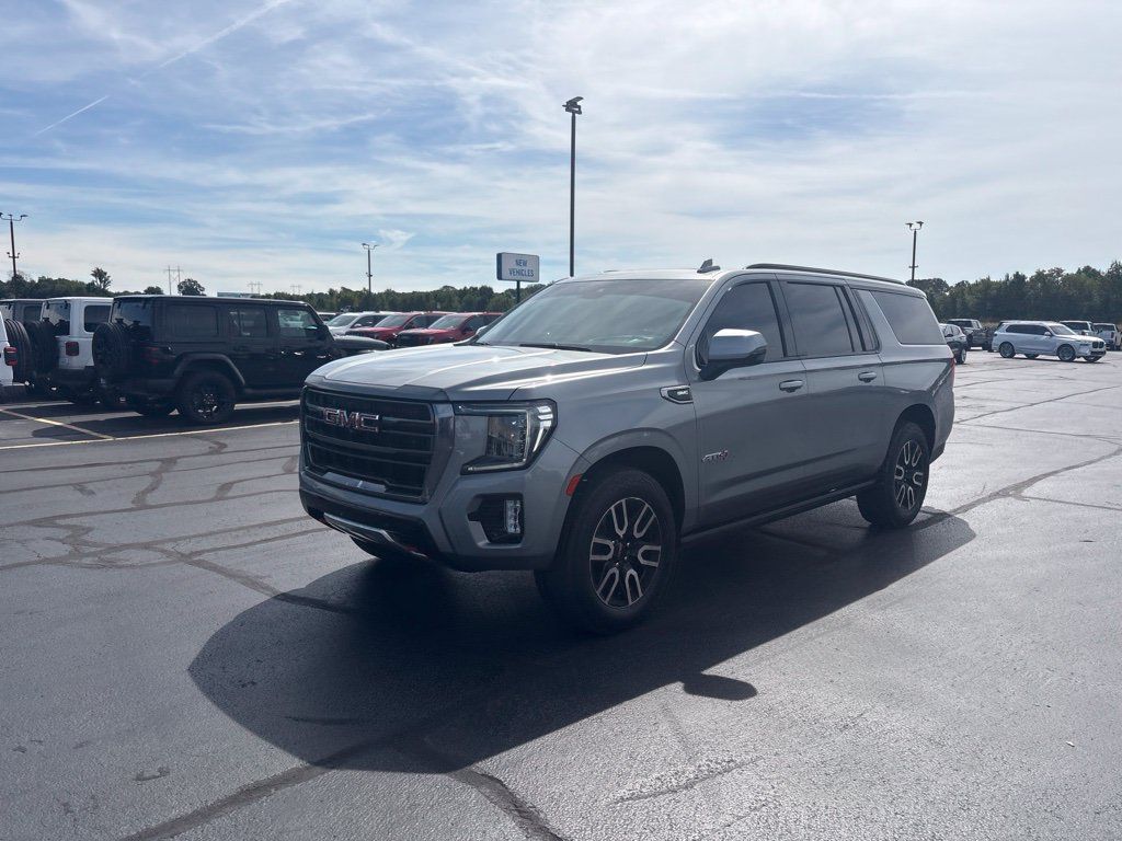 Used 2023 GMC Yukon XL AT4 w/ AT4 Premium Package AWD/4WD image 5