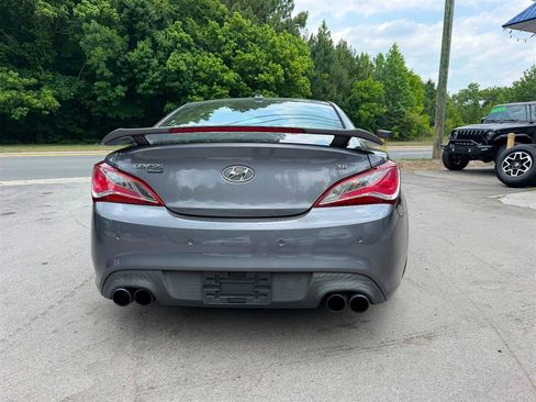 Used 2015 Hyundai Genesis 3.8 RWD image 3