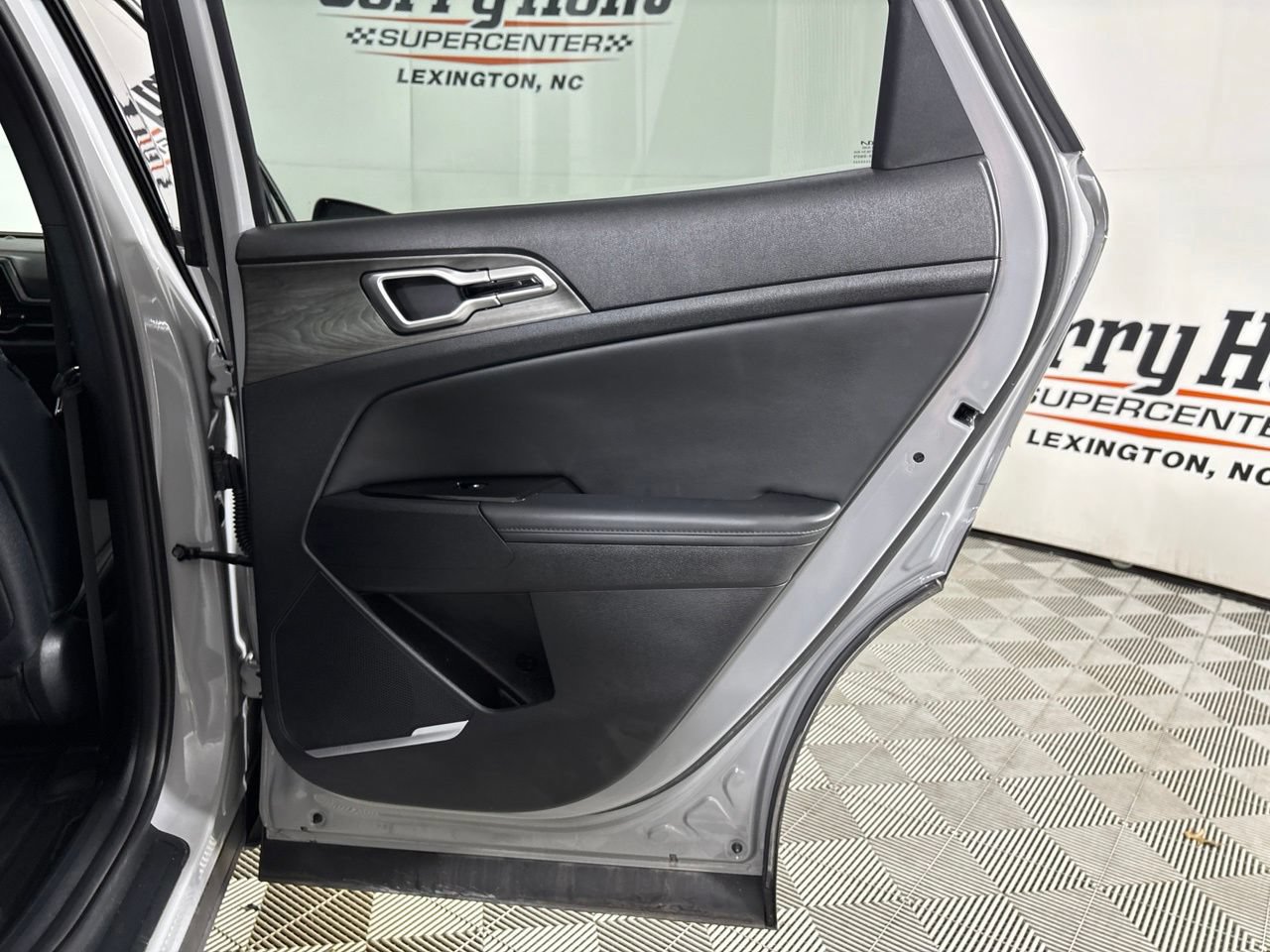 Used 2025 Kia Sportage X-Line w/ Premium Package AWD/4WD image 29