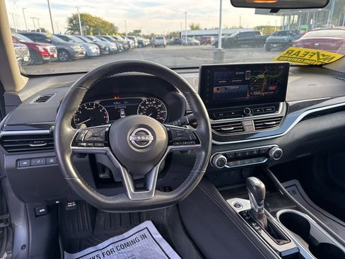 Used 2024 Nissan Altima 2.5 SR w/ SR Premium Package image 16