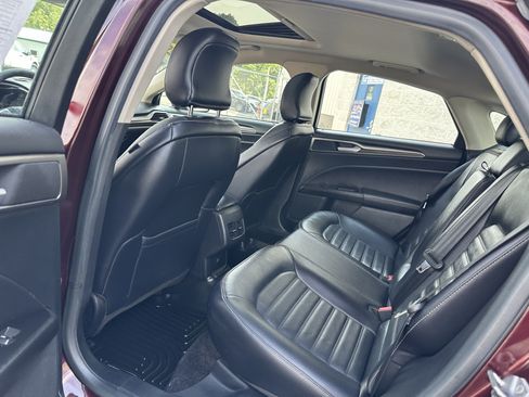 Used 2017 Ford Fusion SE w/ Fusion SE Technology Package AWD/4WD image 9