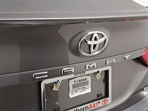 Used 2019 Toyota Camry SE w/ Convenience Package image 9