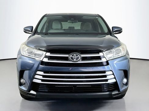 Used 2017 Toyota Highlander Plus FWD image 2