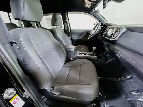 Used 2018 Toyota Tacoma TRD Off-Road AWD/4WD image 26