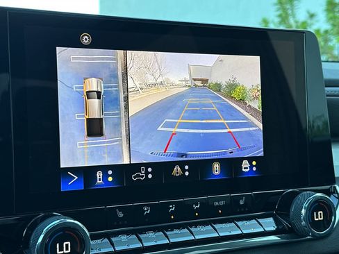 Used 2024 Chevrolet Colorado LT w/ LT Convenience Package III image 21