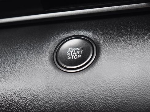 Used 2025 Hyundai Elantra Sport FWD image 7