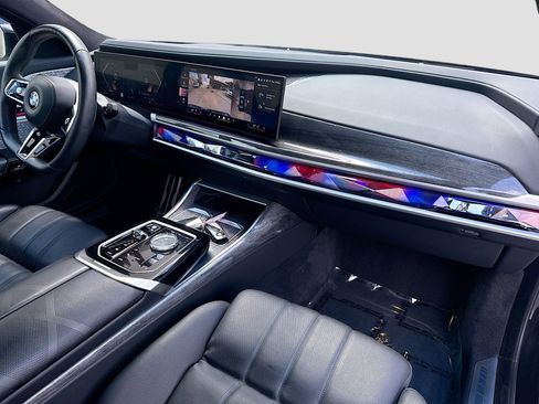 Used 2023 BMW 760i xDrive w/ Executive Package AWD/4WD image 32