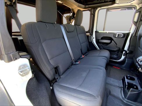 Used 2018 Jeep Wrangler Unlimited Sport S AWD/4WD image 19