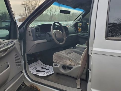 Used 2001 Ford Excursion XLT image 12
