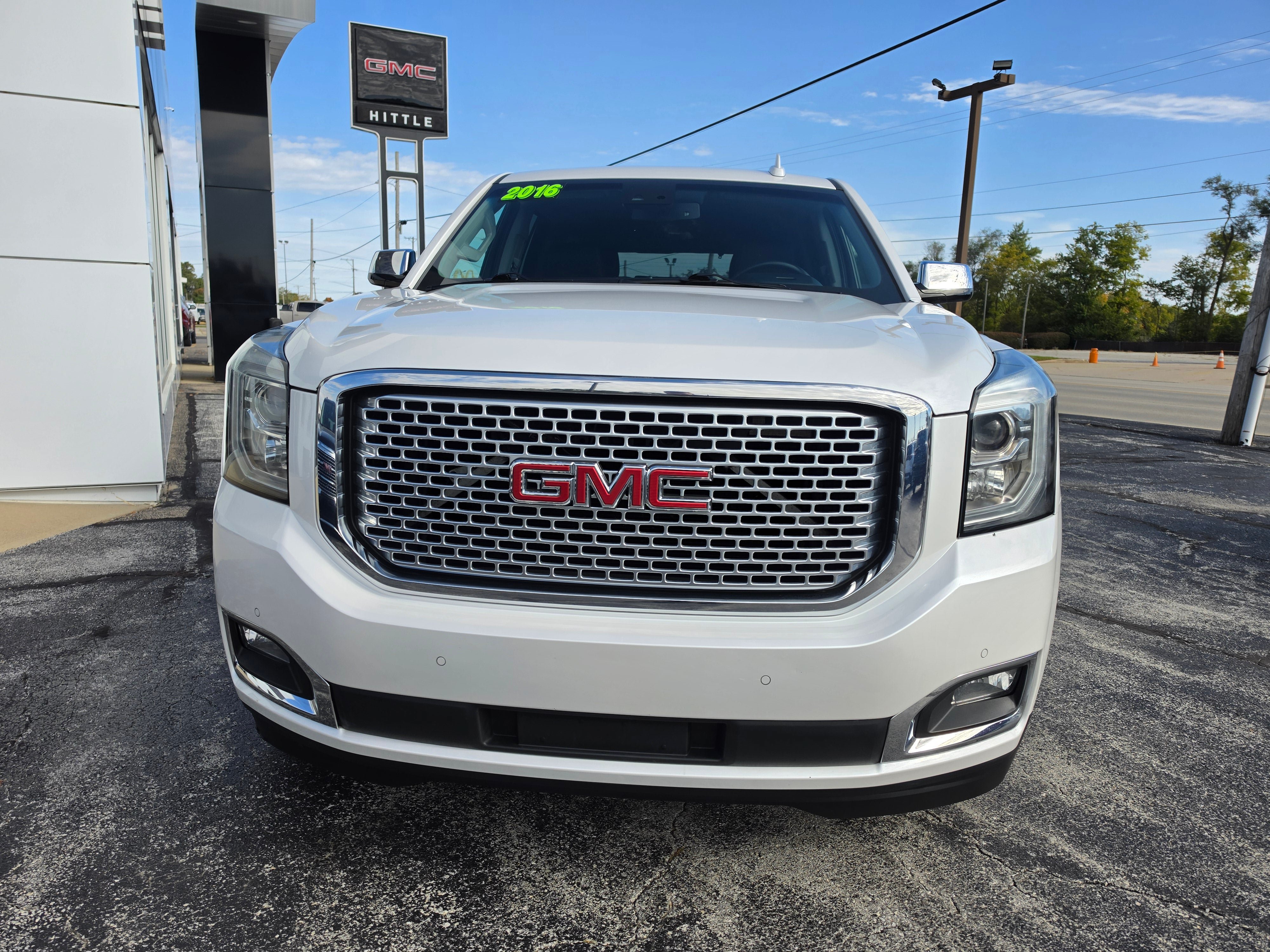Used 2016 GMC Yukon Denali AWD/4WD image 2
