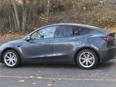 Used 2021 Tesla Model Y Long Range image 6