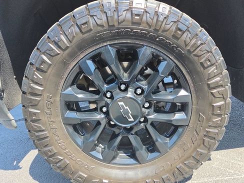 Used 2025 Chevrolet Silverado 2500 Custom w/ Custom Value Package AWD/4WD image 4