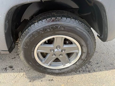 Used 2005 Jeep Liberty Renegade image 11