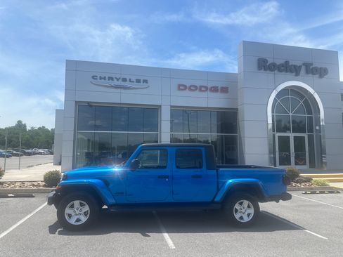 Used 2022 Jeep Gladiator Sport AWD/4WD image 1