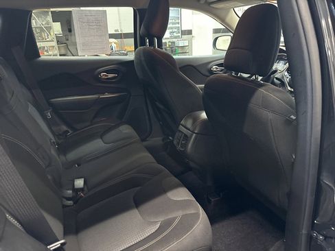 Used 2016 Jeep Cherokee Latitude w/ Safety/Convenience Group AWD/4WD image 13