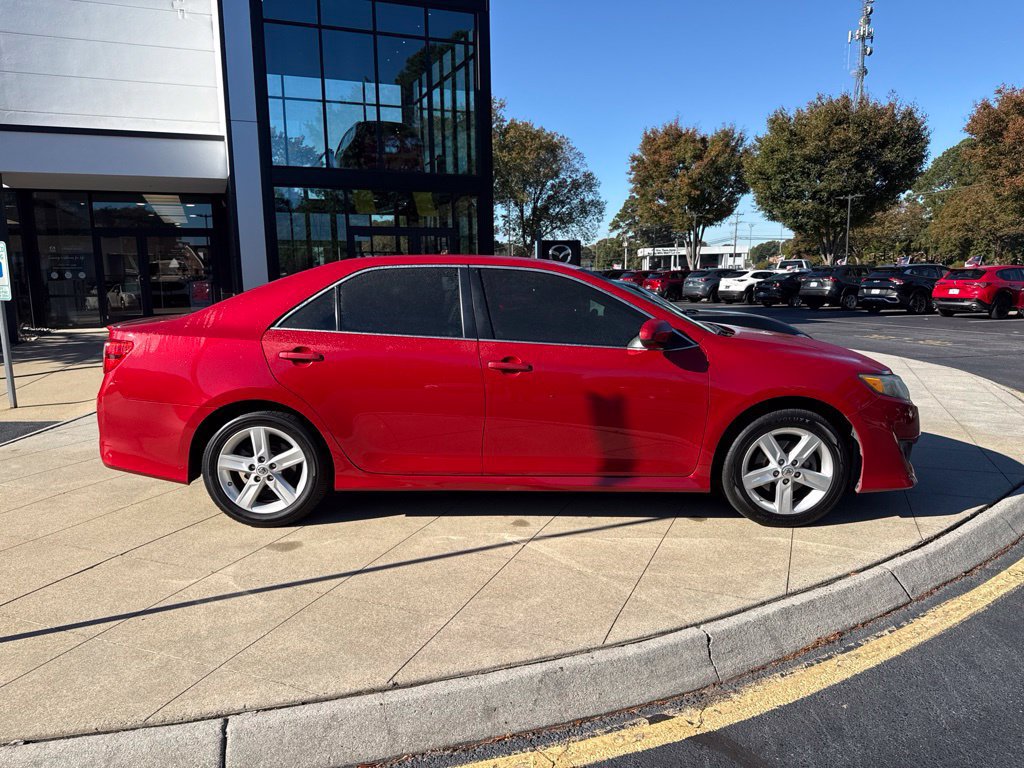 Used 2014 Toyota Camry SE FWD image 5
