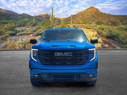 Used 2022 GMC Sierra 1500 Elevation w/ LPO, Elevation Black Package AWD/4WD image 9