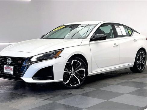 Used 2023 Nissan Altima 2.5 SR image 12