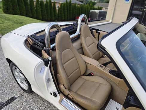 Used 1999 MAZDA MX-5 Miata RWD image 14