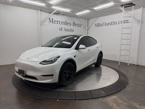 Used 2023 Tesla Model Y Long Range image 3