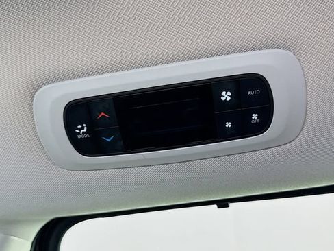 Used 2023 Chrysler Pacifica Touring-L FWD image 24