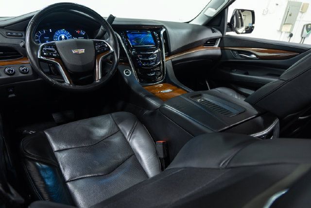 Used 2018 Cadillac Escalade Premium Luxury AWD/4WD image 20