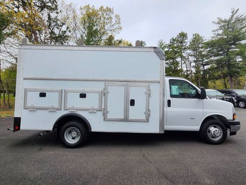 Used 2022 Chevrolet Express 3500 w/ Power Convenience Package RWD image 6
