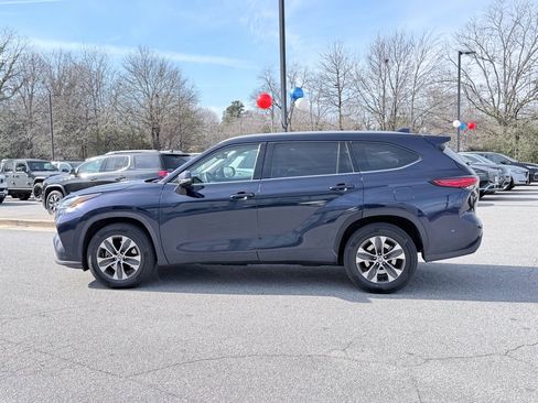 Used 2022 Toyota Highlander XLE image 5