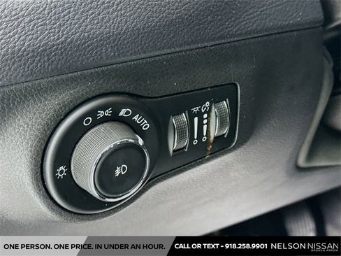 Used 2017 Jeep Compass Limited image 10