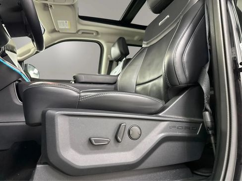 Used 2025 Ford Expedition Platinum AWD/4WD image 18