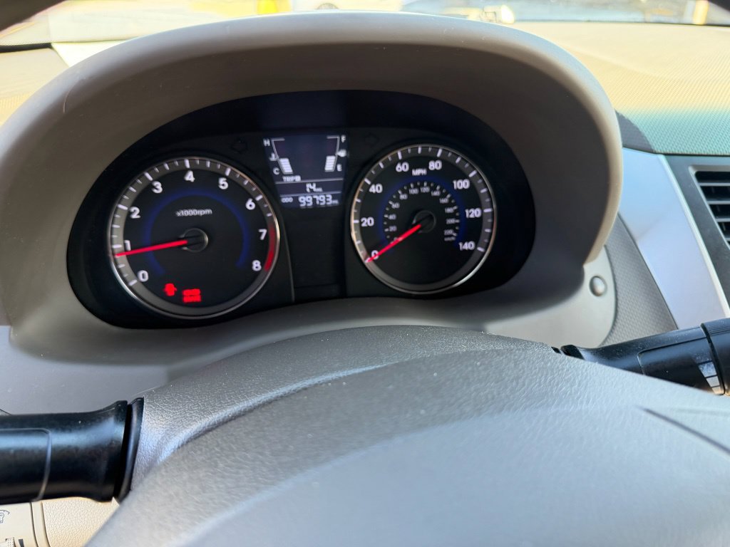 Used 2012 Hyundai Accent GLS w/ Comfort Pkg 2 FWD image 12