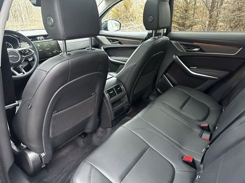 Used 2023 Jaguar F-PACE image 14