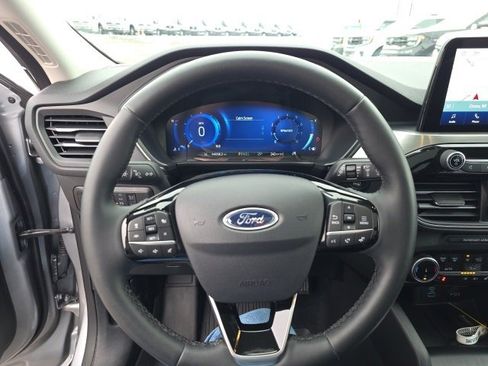 Used 2022 Ford Escape Titanium w/ Class II Trailer Tow Package image 25