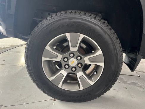 Used 2019 Chevrolet Colorado Z71 AWD/4WD image 16
