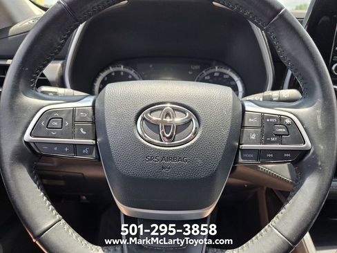Used 2022 Toyota Highlander XLE FWD image 23