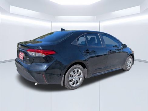 Used 2025 Toyota Corolla LE image 3