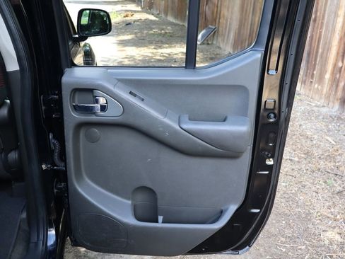 Used 2012 Nissan Frontier PRO-4X AWD/4WD image 25