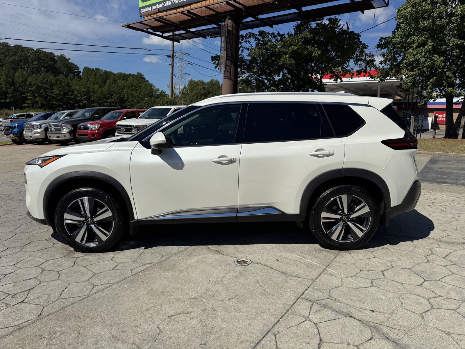 Used 2023 Nissan Rogue SL FWD image 10