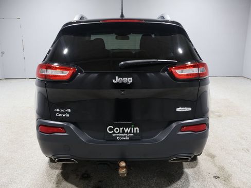 Used 2018 Jeep Cherokee Latitude w/ Cold Weather Group image 3